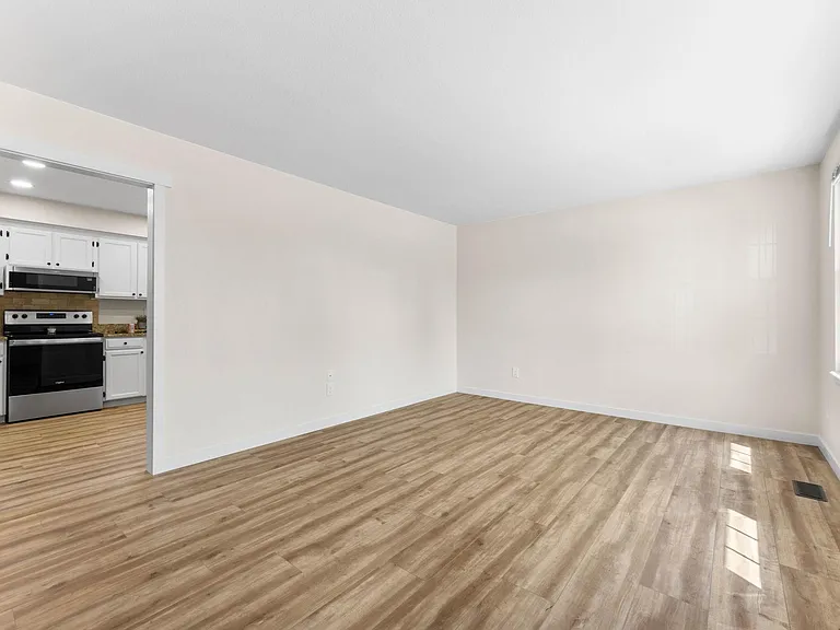 9237 W Maryland Pl — Photo 2