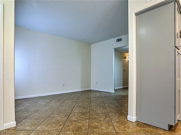 5th image of 520 Arrowhead Trl Unit 613