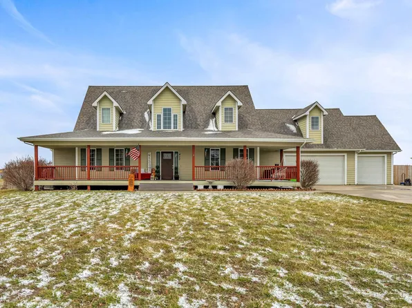 410 Signal Ridge Dr, Baldwin City, KS 66006