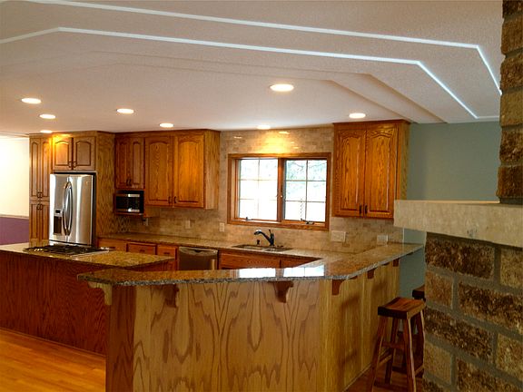 Gourmet Kitchen- Granite Counter tops and Stainless Applianc