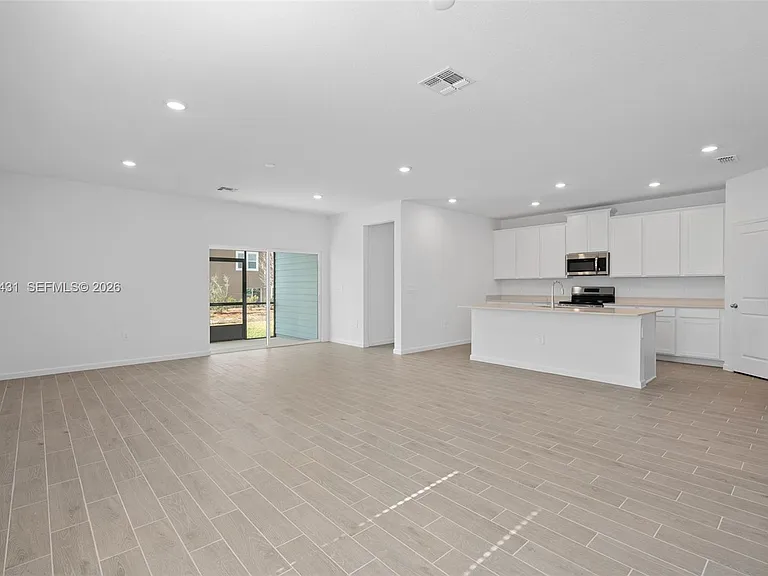 8934 SW 69th Ter — Photo 4