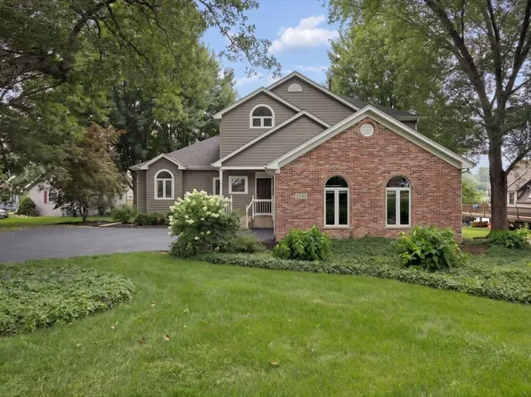 1291 Holiday Dr, Sandwich, IL 60548