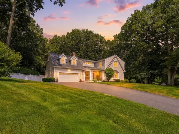 51 Mohawk Dr, Longmeadow, MA 01106