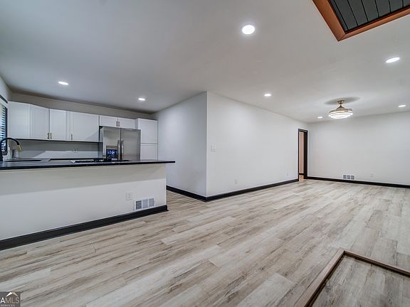 3rd image of 2020 Marvin Ln SW