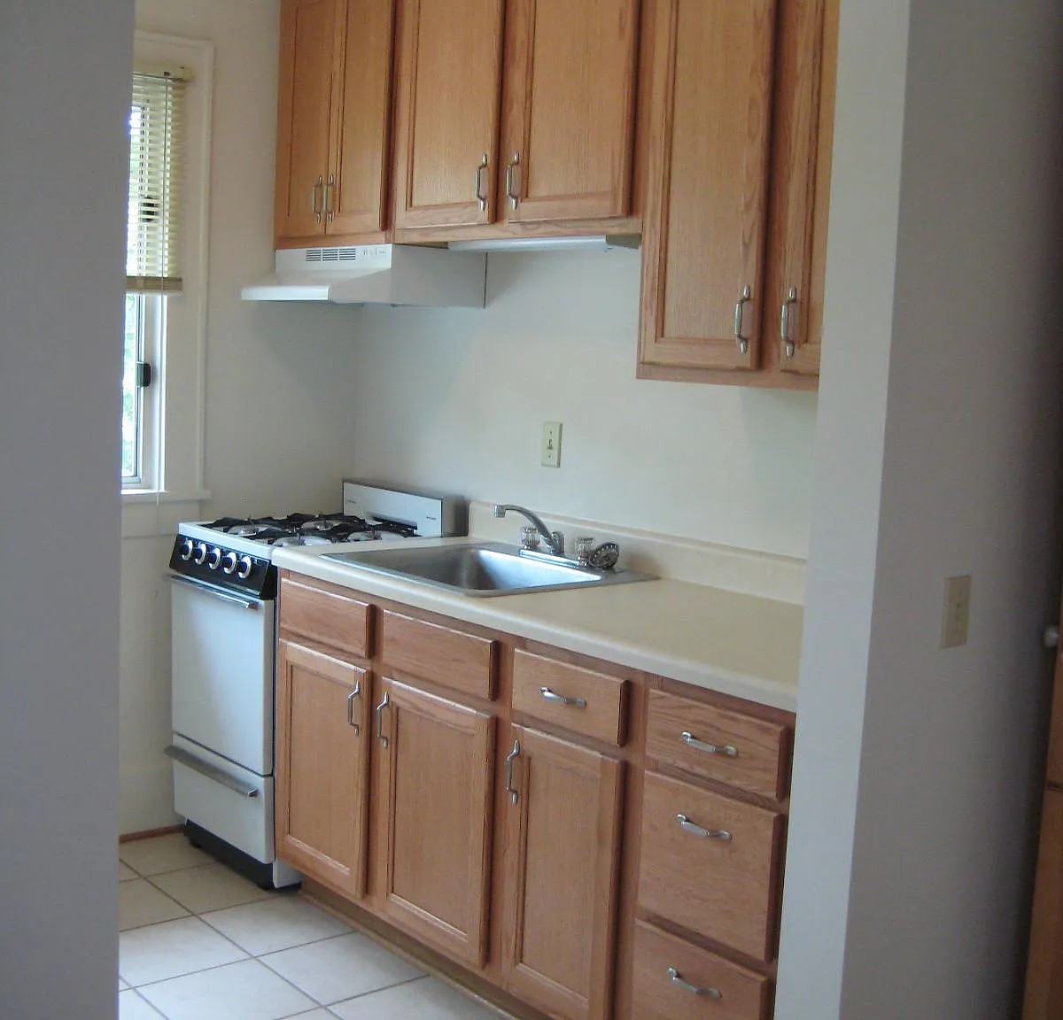 1 bed, 300 sqft, $1,000 — Photo 3