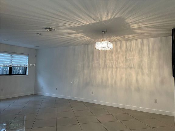 5th image of 10440 NW 78th Ter Unit 10440