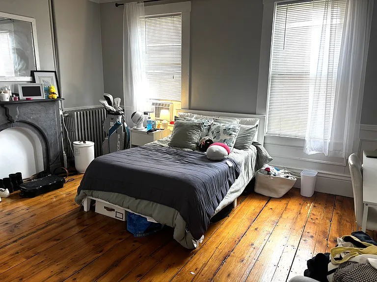 211 Athens St — Photo 15
