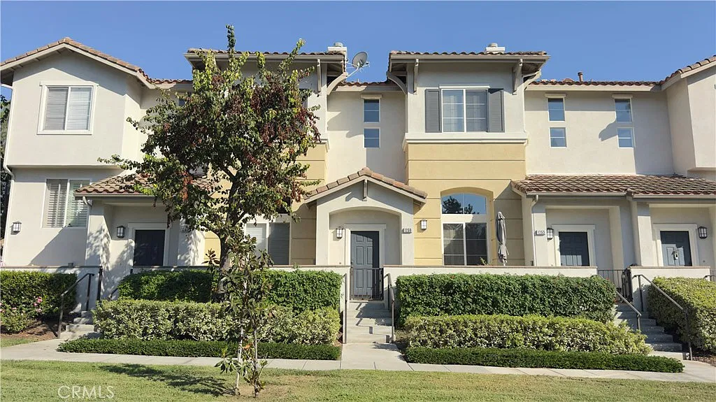 3 bed, 2.5 bath, 1502 sqft, $4,100 — Photo 1