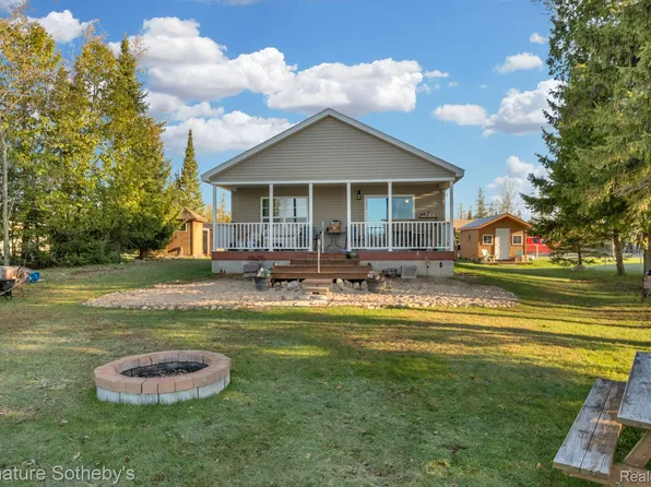 6130 Cedar Dr, Hubbard Lake, MI 49747