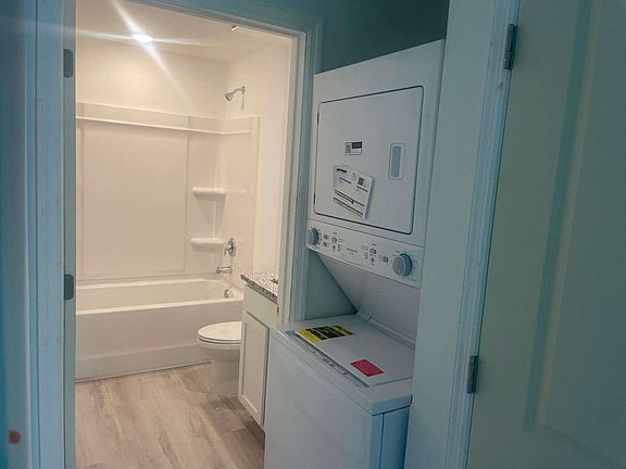 3rd image of 1115 Avenue F
