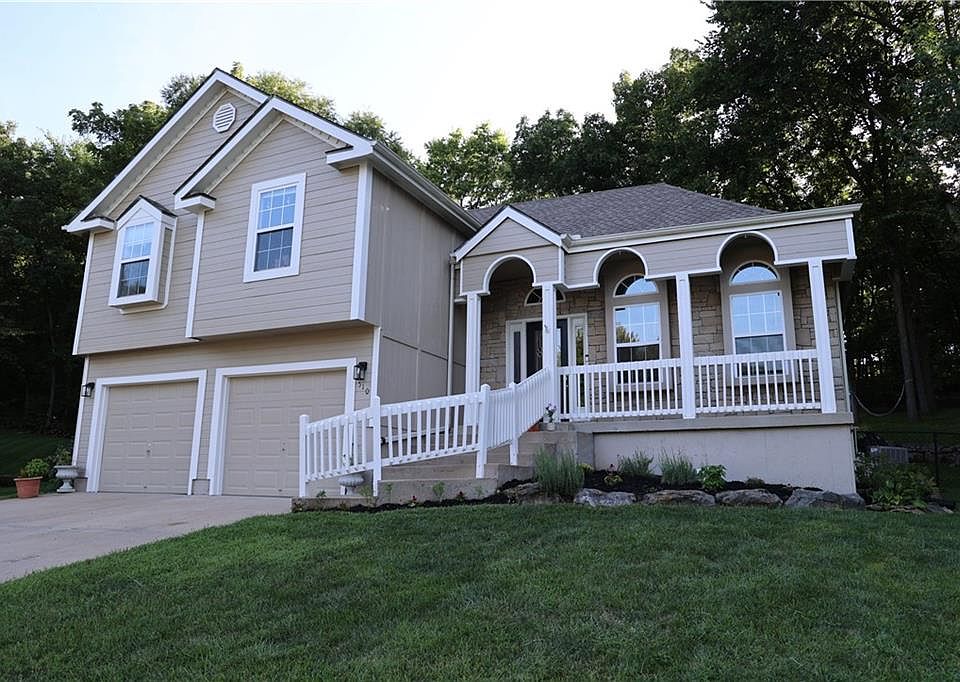 1st image of 510 SW Foot Hill Dr