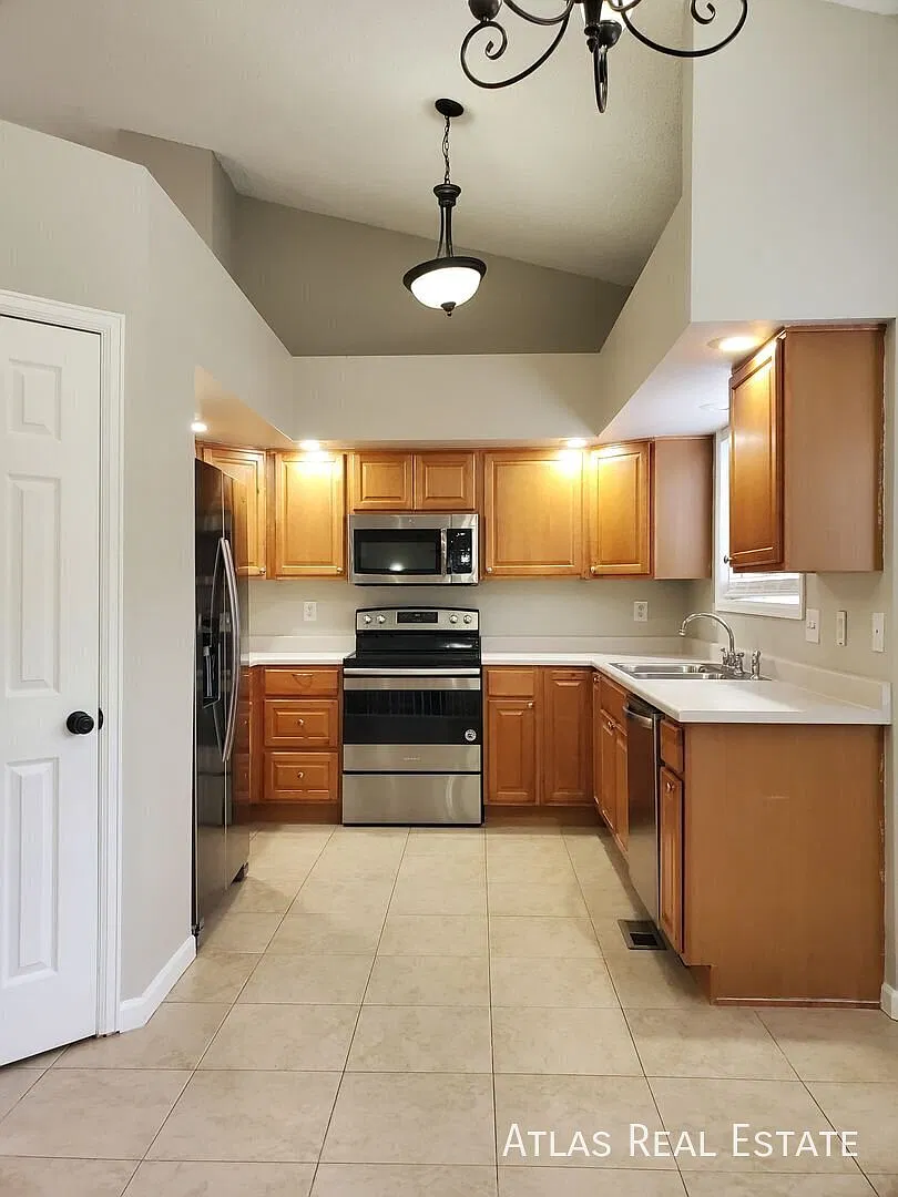 Coming Soon! Spacious 3bd/3ba House In Southeast Aurora — Photo 3