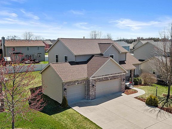 4th image of 7026 N Grand Fir Dr