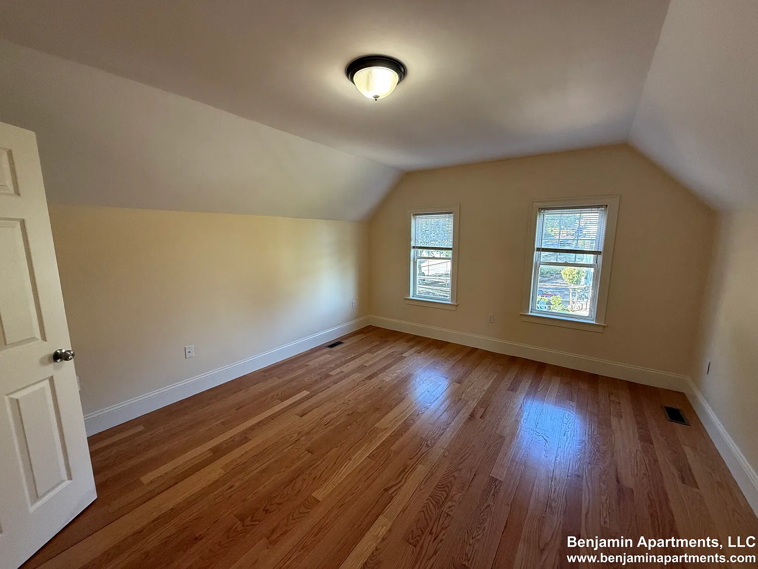 4 bed, $4,000 — Photo 4