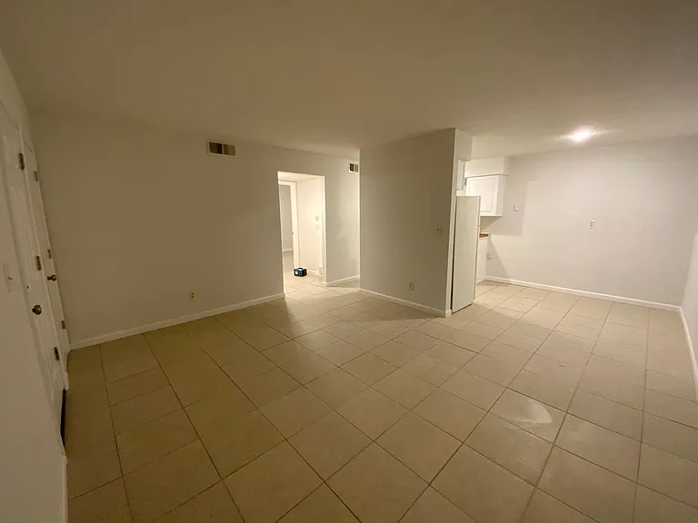 211 Snead Dr — Photo 1