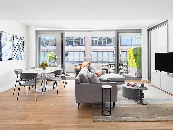 2nd image of 547 W 47th St Room 906
