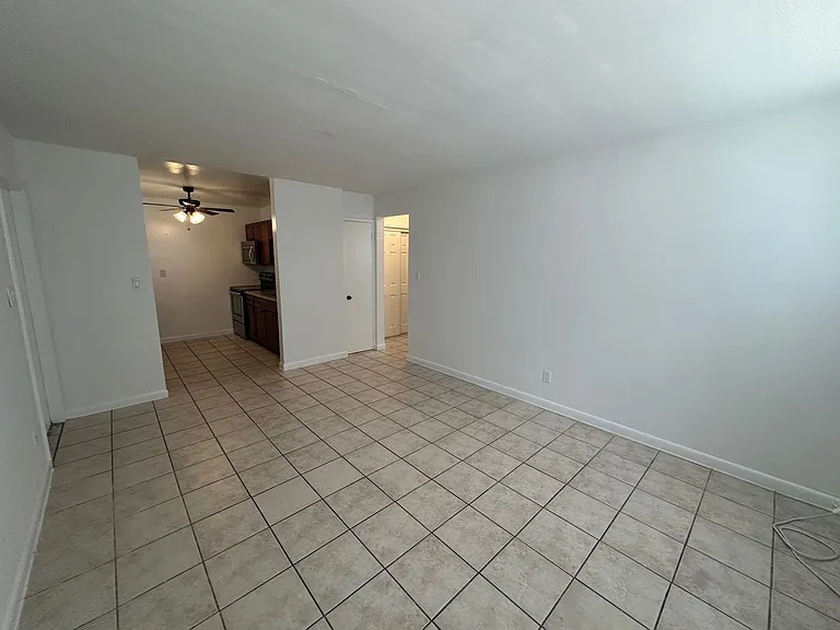 1010 SW 16th Ave — Photo 7