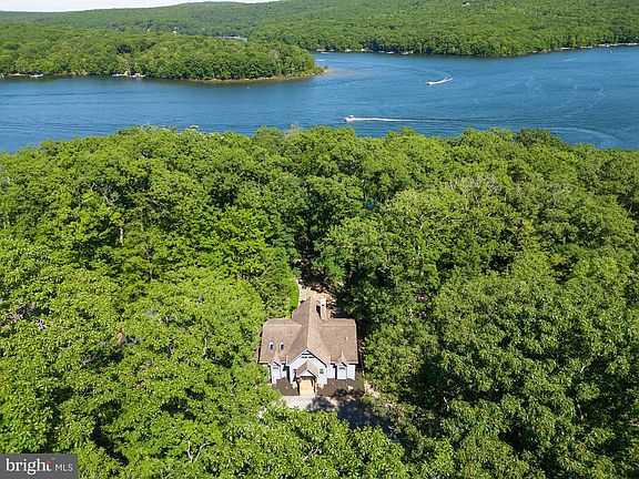 3rd image of 464 Lake Forest Dr