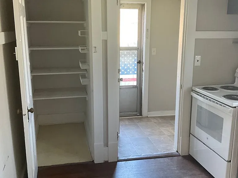 438 S Margin St — Photo 18