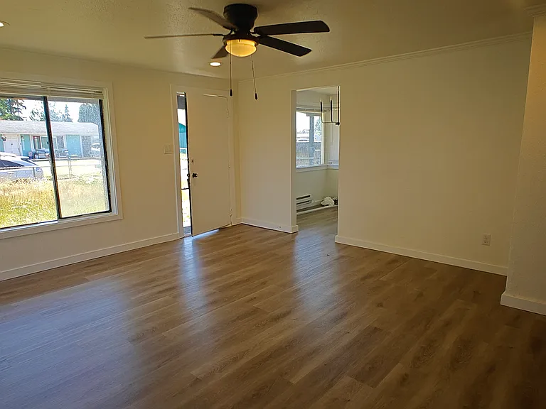4931 Yew Ln SW — Photo 4