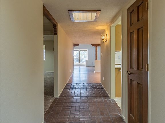 2nd image of 2842 Plaza Rojo