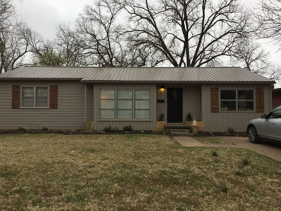 717 W Bennett Dr