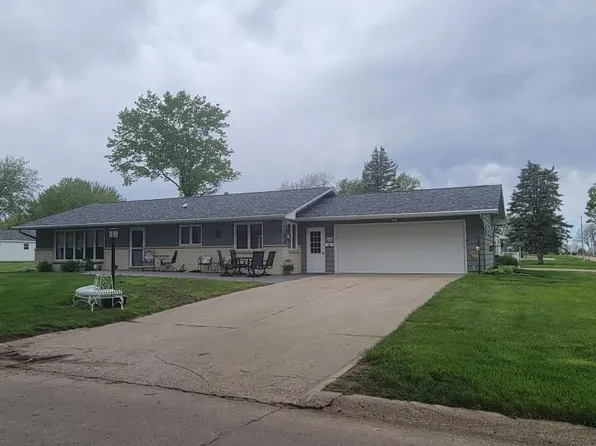 200 Ridgeway Dr, Marcus, IA 51035