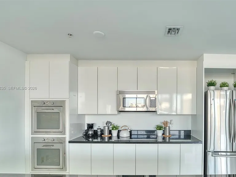 92 SW 3rd St #5203 — Photo 2