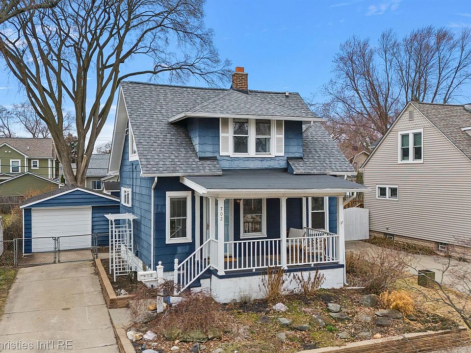 1st image of 702 S Vermont Ave