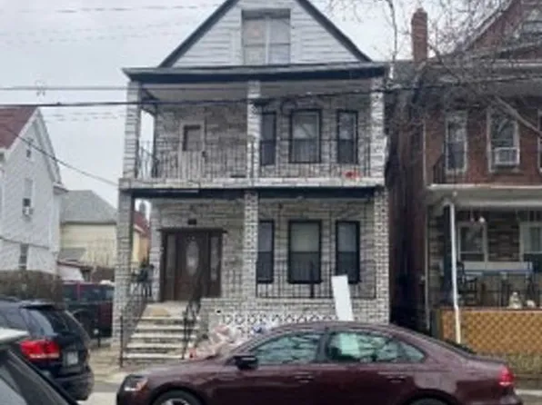 92-11 102nd St, Jamaica, NY 11418