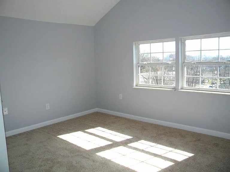 1305 Moses Ave — Photo 13