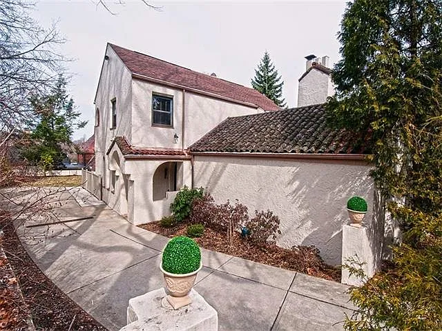 135 Westland Dr photo 1