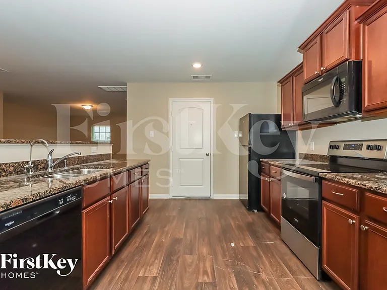 8015 Distant Harbor Rd — Photo 6