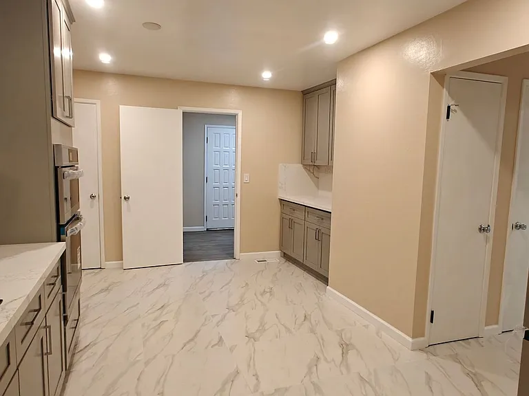 714 Liverpool Way — Photo 4
