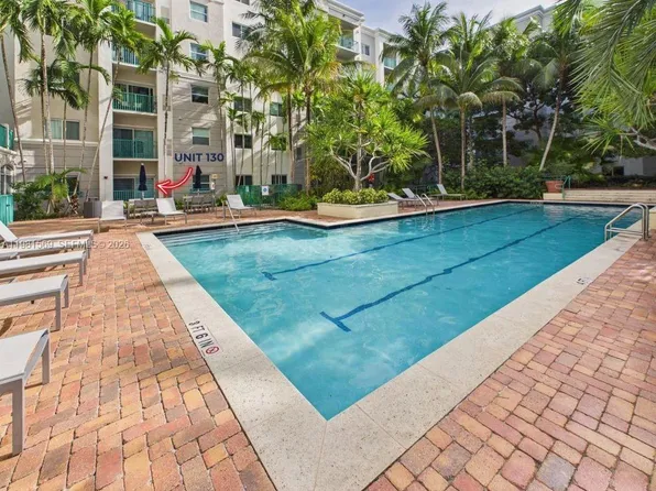 6001 SW 70th St APT 130, South Miami, FL 33143