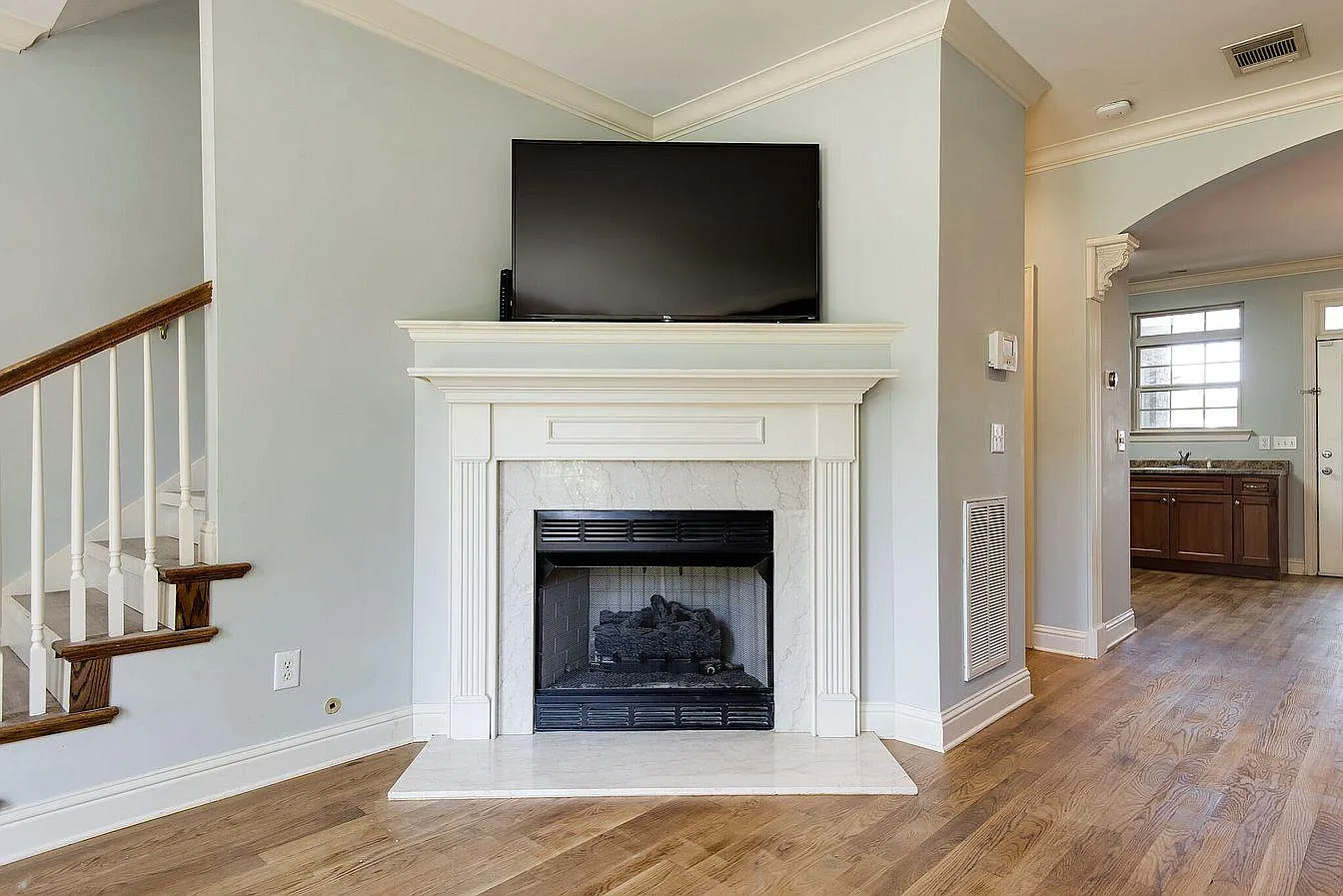 2 bed, 1332 sqft, $2,295 — Photo 4