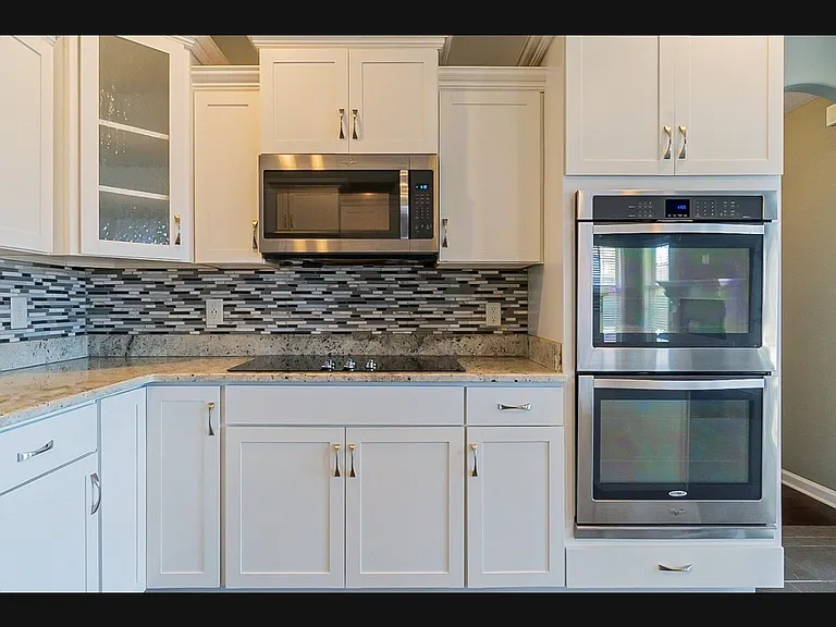 947 Smoots Dr — Photo 10