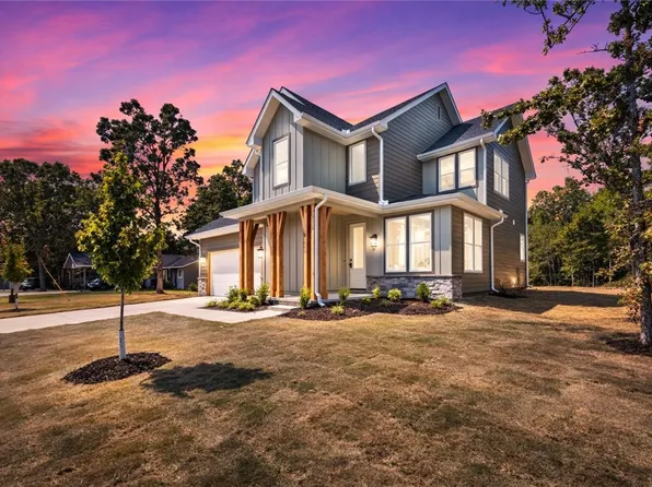 3 Carnahan Ln, Bella Vista, AR 72715