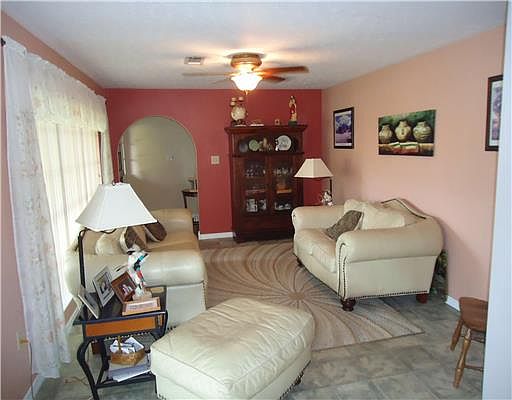 5th image of 517 Cypress Dr