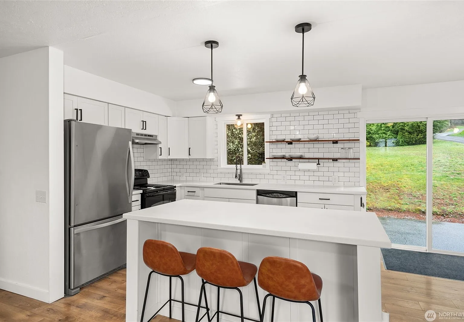 1346 W Third St, South Bend, WA 98586 - — Photo 3