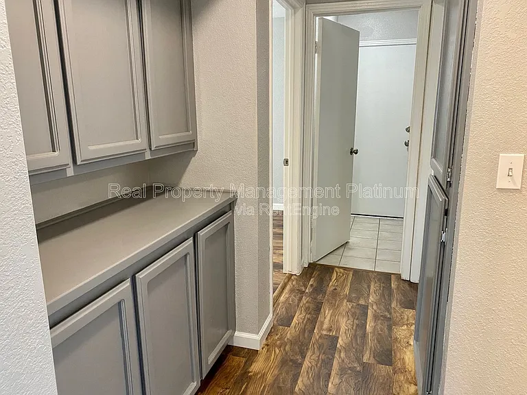 391 Armstrong Ave — Photo 12