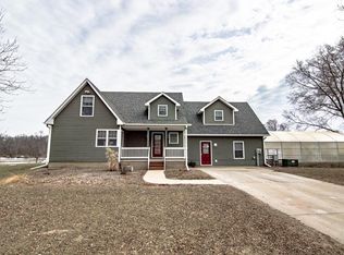500 Linn Dr, Palo, IA 52324