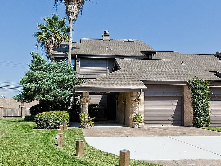2619 Sailboat Dr — Photo 1