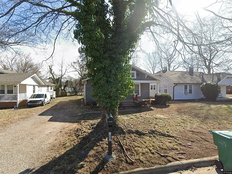 102 Sunview Ave — Photo 1
