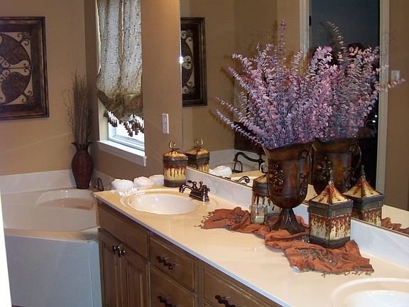 Master bath with jetted tub