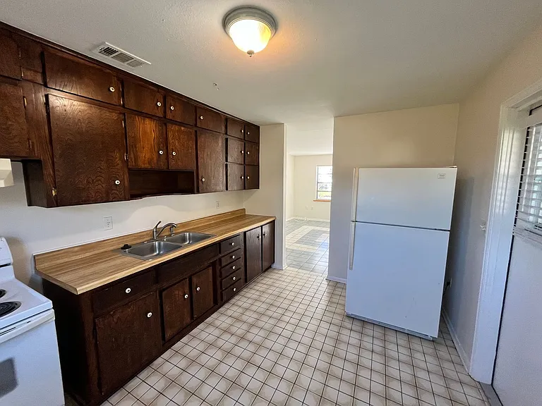 2244 Shelby Dr — Photo 7