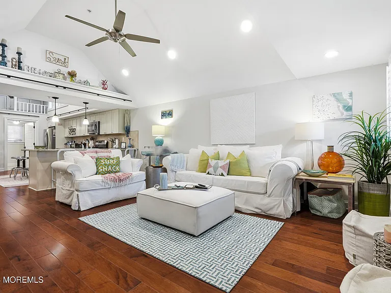 25 Surf Ave #1C — Photo 1