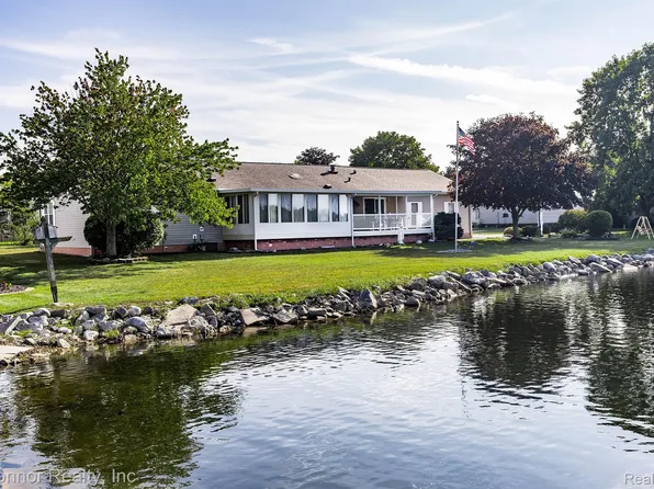 598 Trout Lake Ct, Smiths Creek, MI 48074
