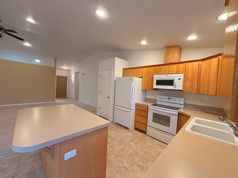4805 NW Washington St — Photo 14