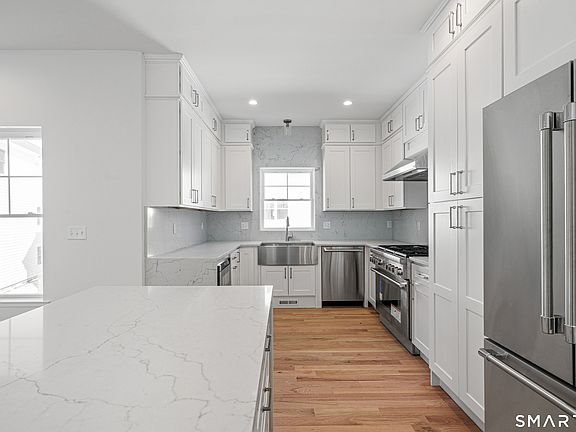 4th image of 25 Village Rd #B